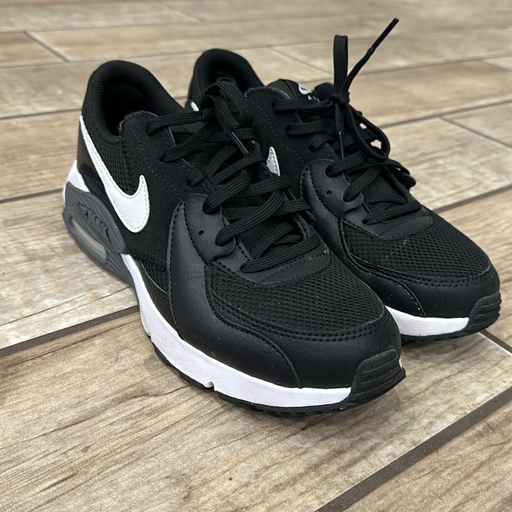 Women’s Size 8 Nike Air Max Shoes